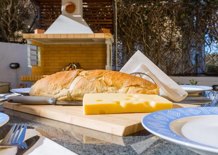 בית נופש Louisa's Summer House *