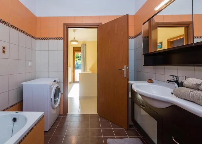 Louisa's Summer House *