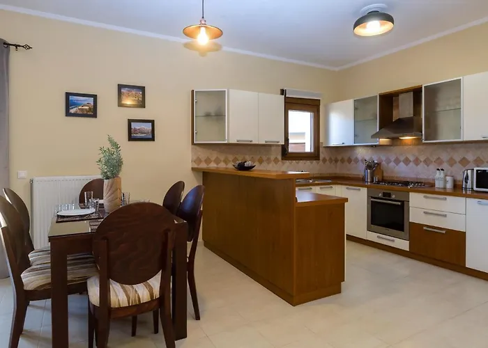 Louisa's Summer House בית נופש Kastanéa