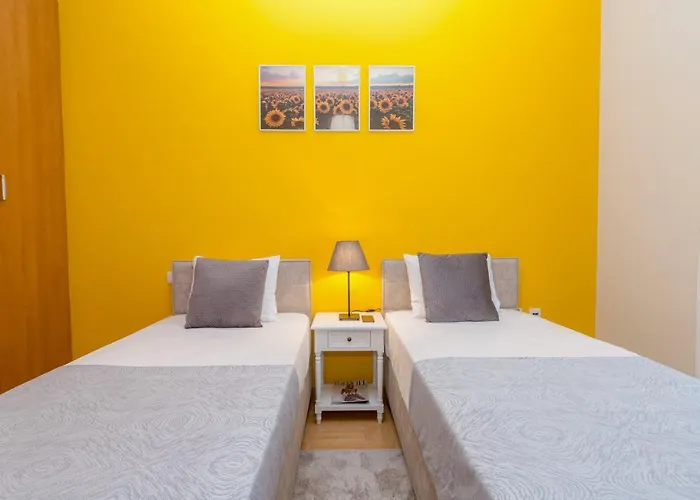 בית נופש Louisa's Summer House